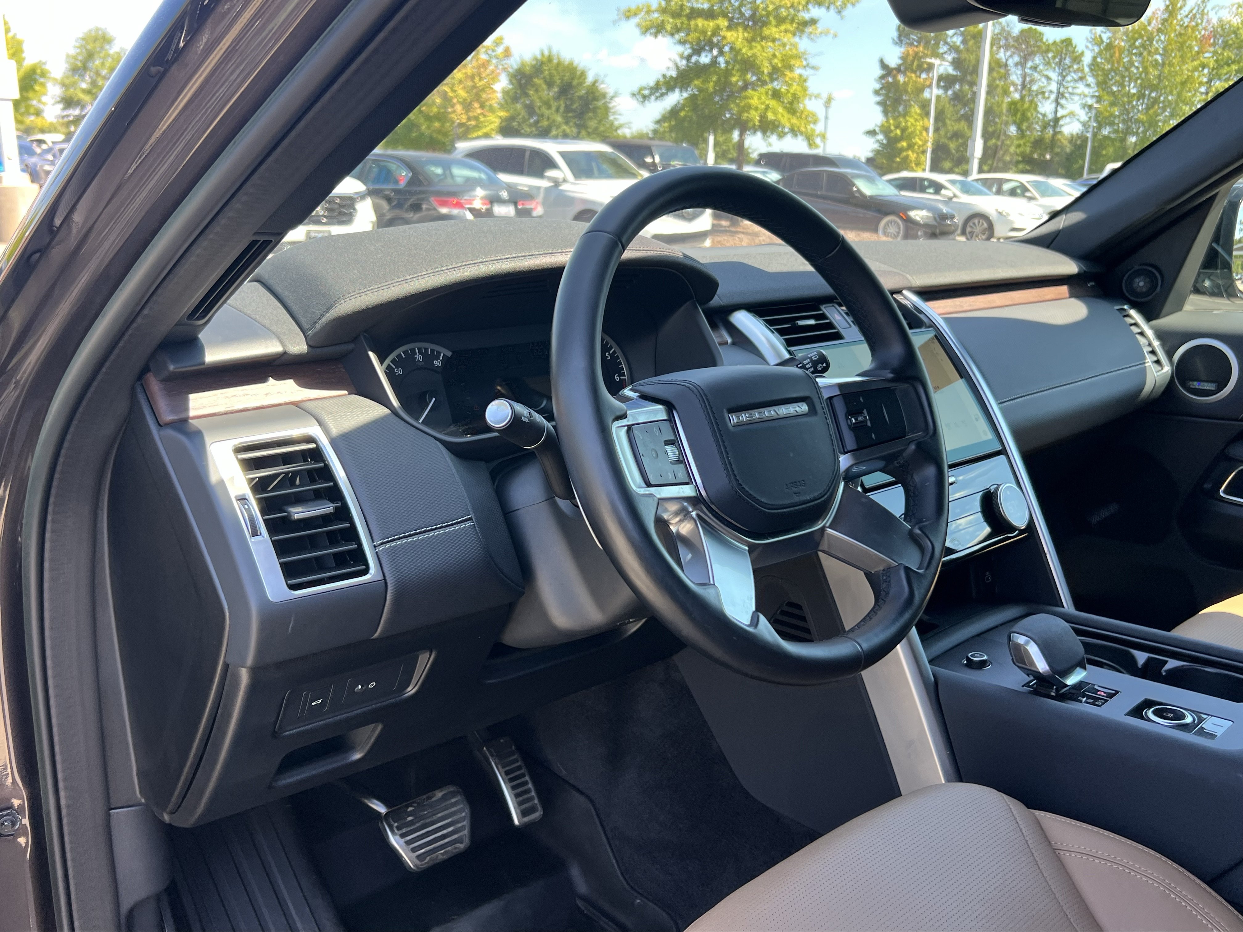 Certified 2023 Land Rover Discovery Metropolitan Edition AWD/4WD image 21
