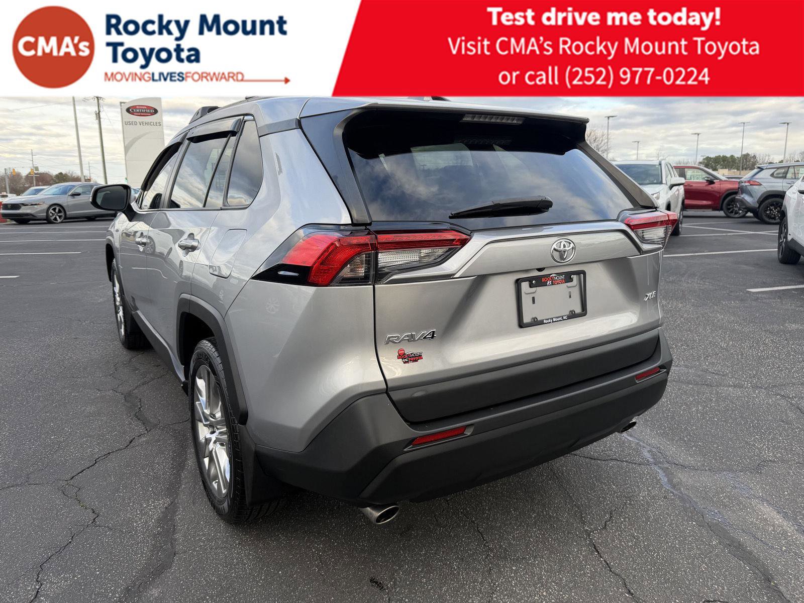 Used 2021 Toyota RAV4 XLE Premium image 5