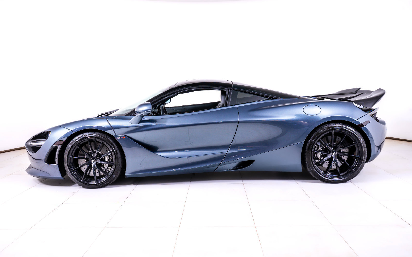 Used 2019 McLaren 720S RWD image 2