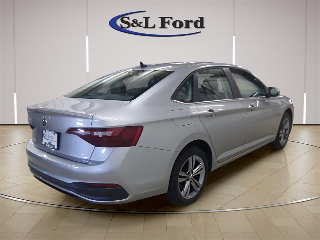 Used 2024 Volkswagen Jetta SE image 4