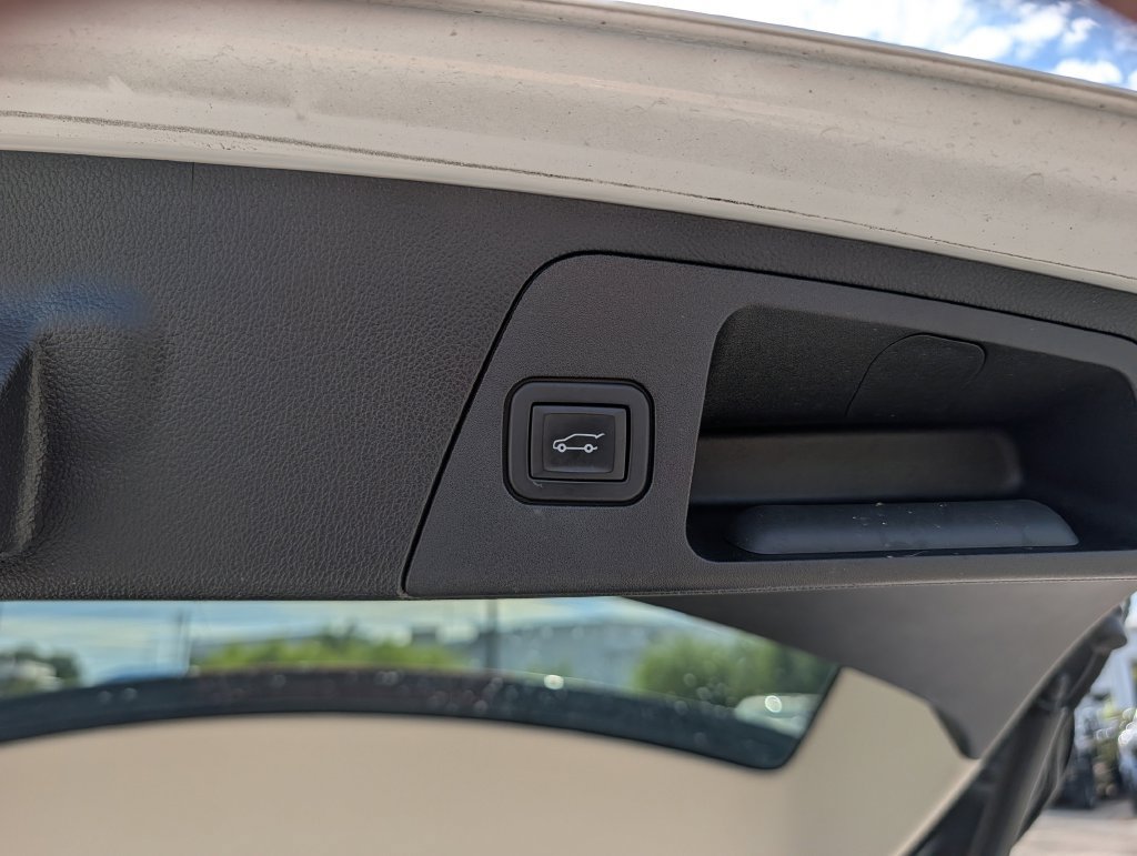 Used 2020 Buick Envision Essence FWD image 29