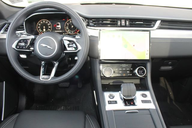 New 2026 Jaguar F-PACE R-Dynamic S image 4