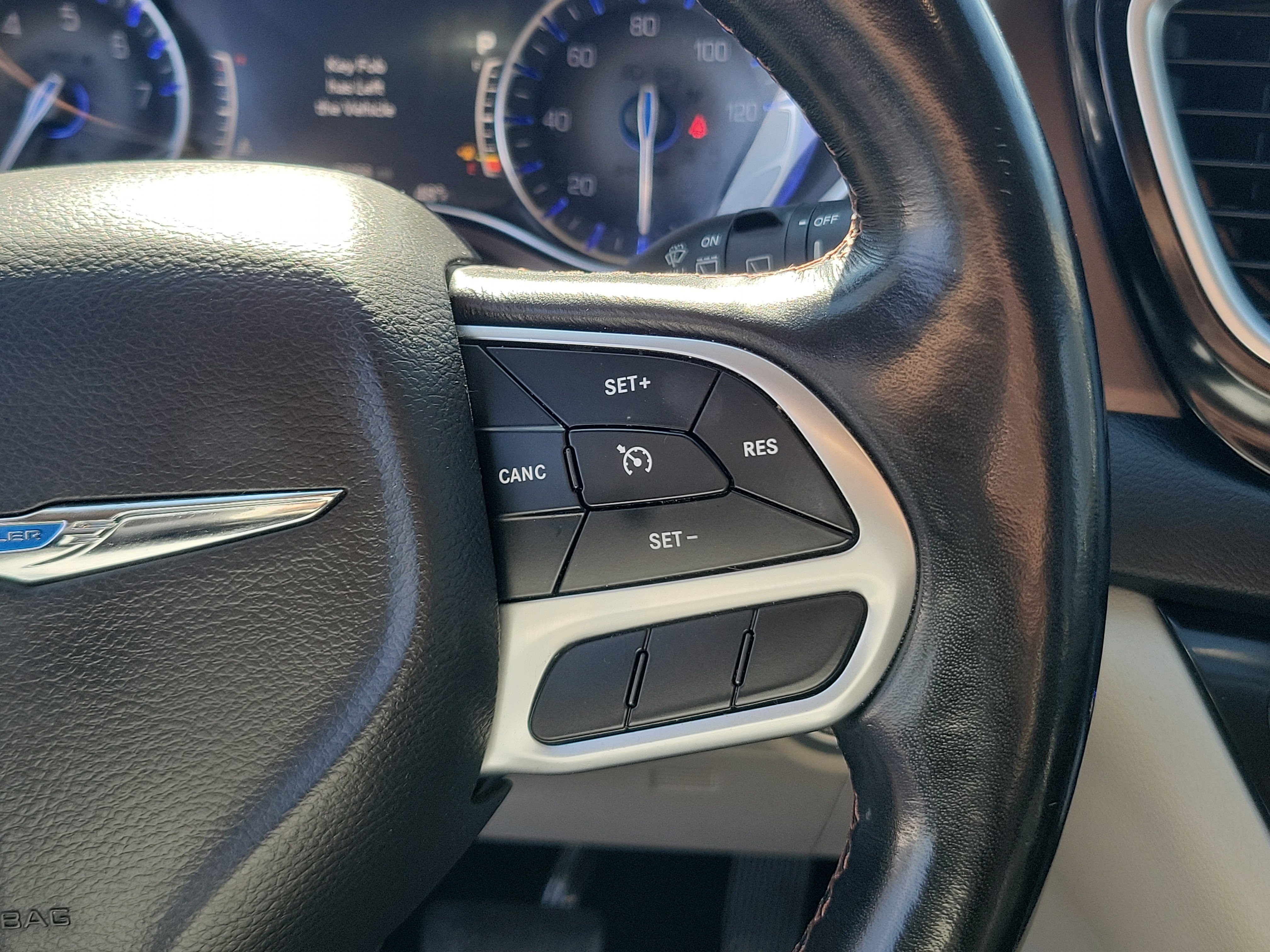 Used 2019 Chrysler Pacifica Touring-L Plus w/ Tire & Wheel Group image 18