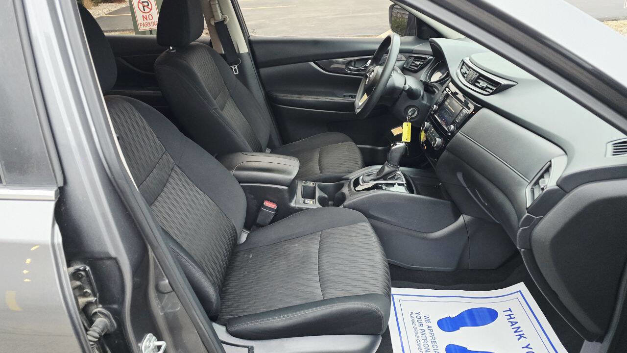 Used 2018 Nissan Rogue SV image 14