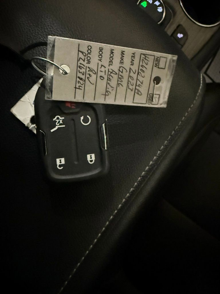 Used 2023 GMC Acadia SLT w/ Technology Package image 40