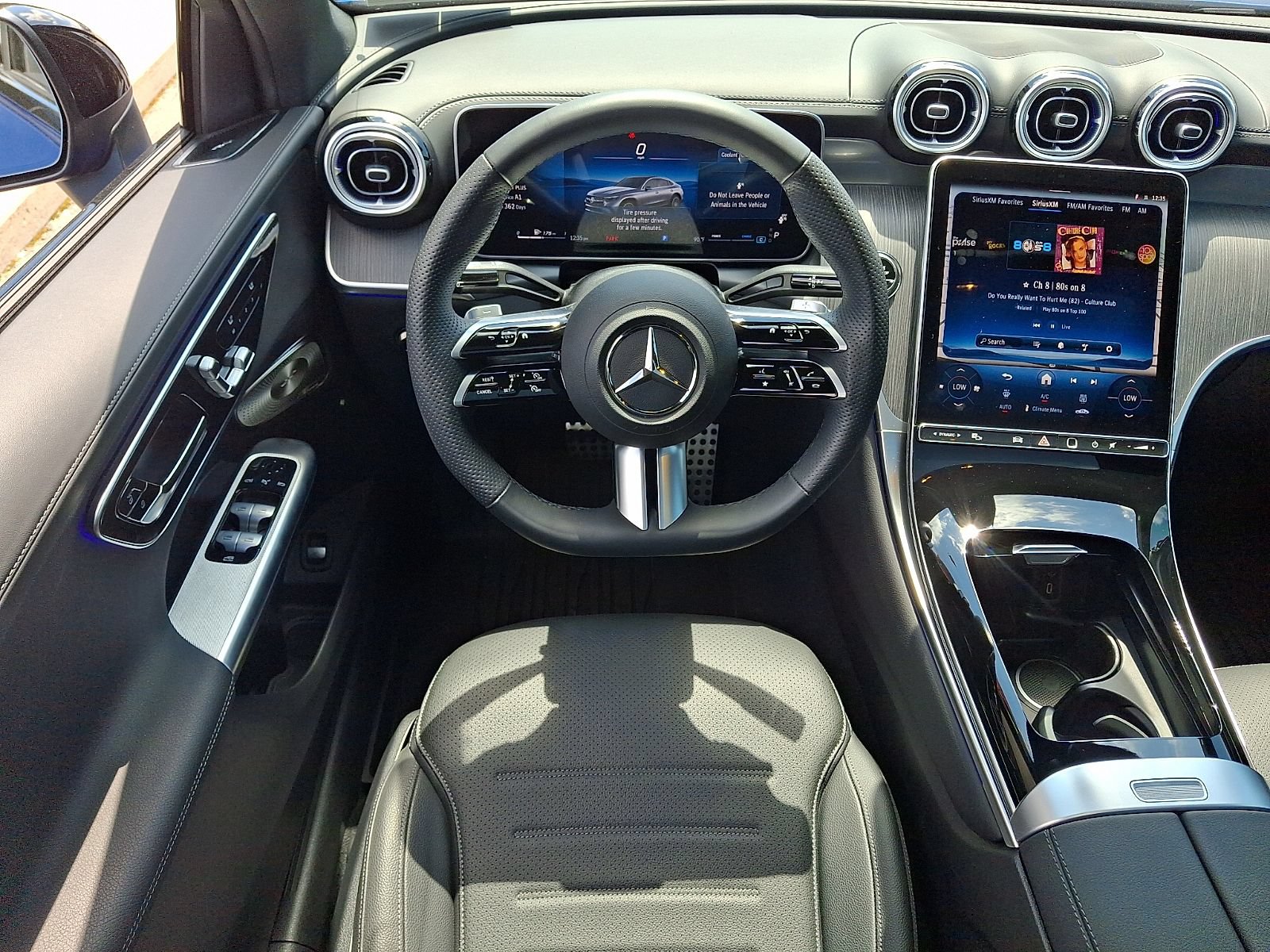 Used 2025 Mercedes-Benz GLC 300 4MATIC image 11