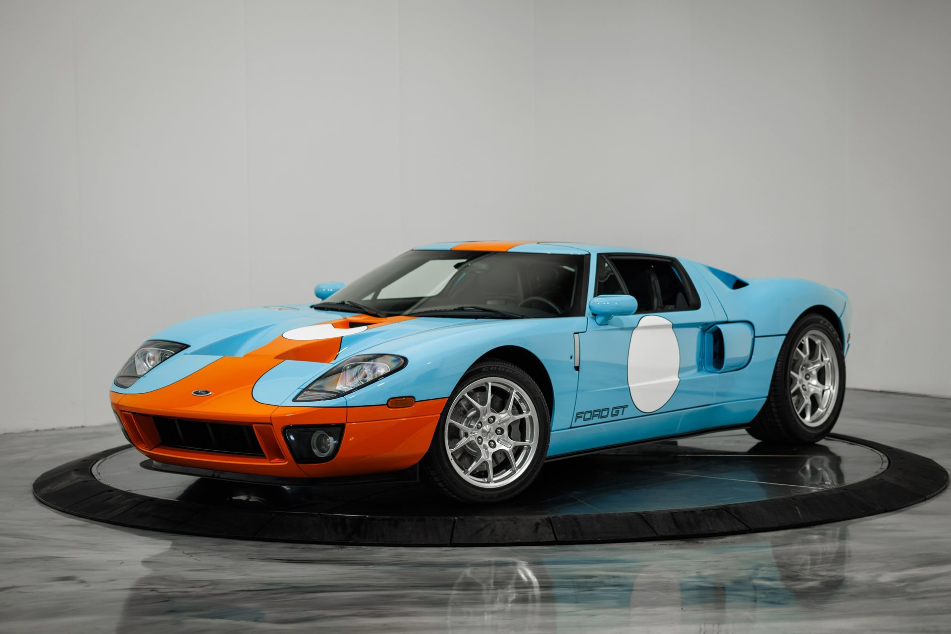 Used 2006 Ford GT image 6