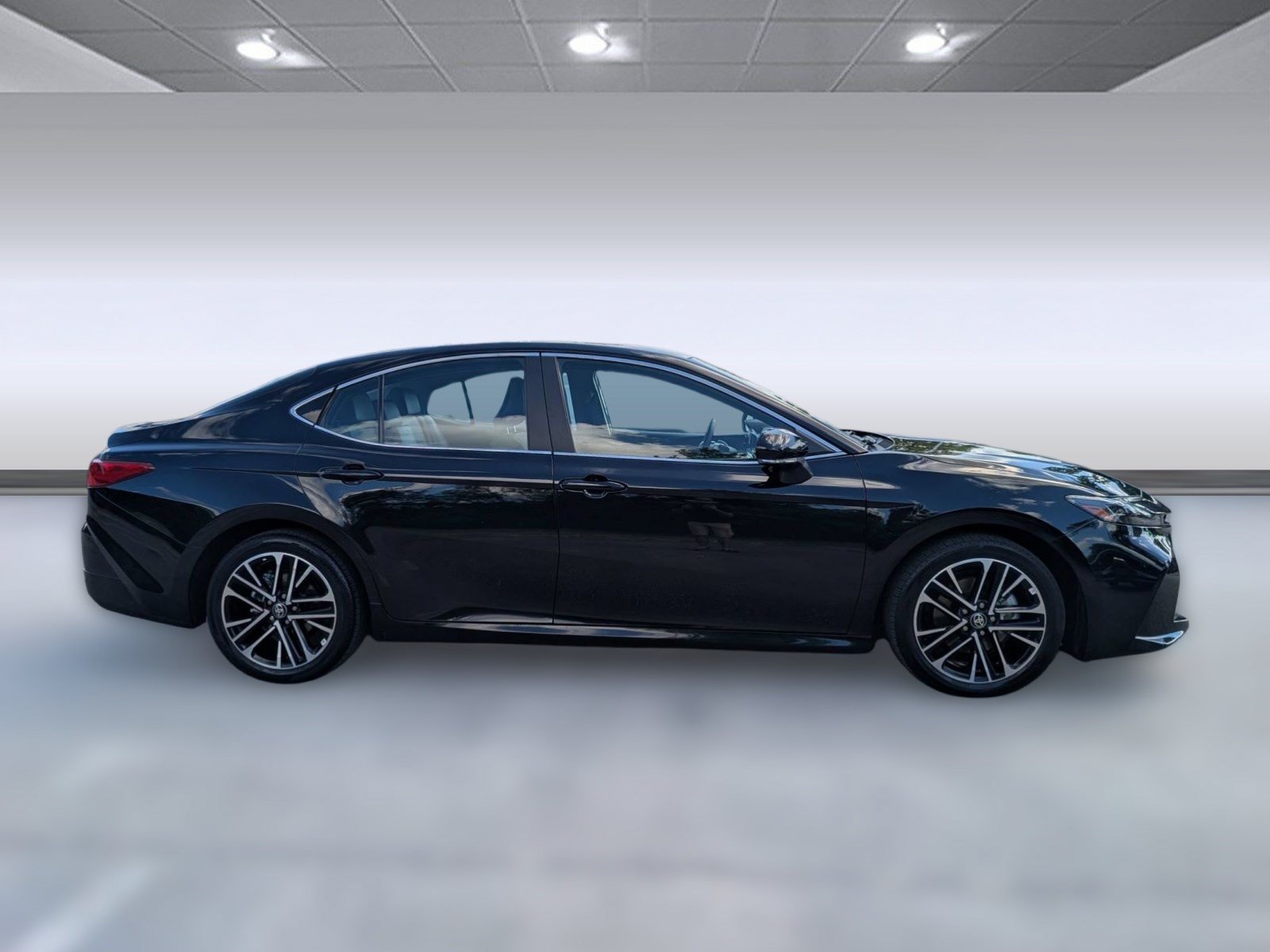 Used 2026 Toyota Camry XLE FWD image 8