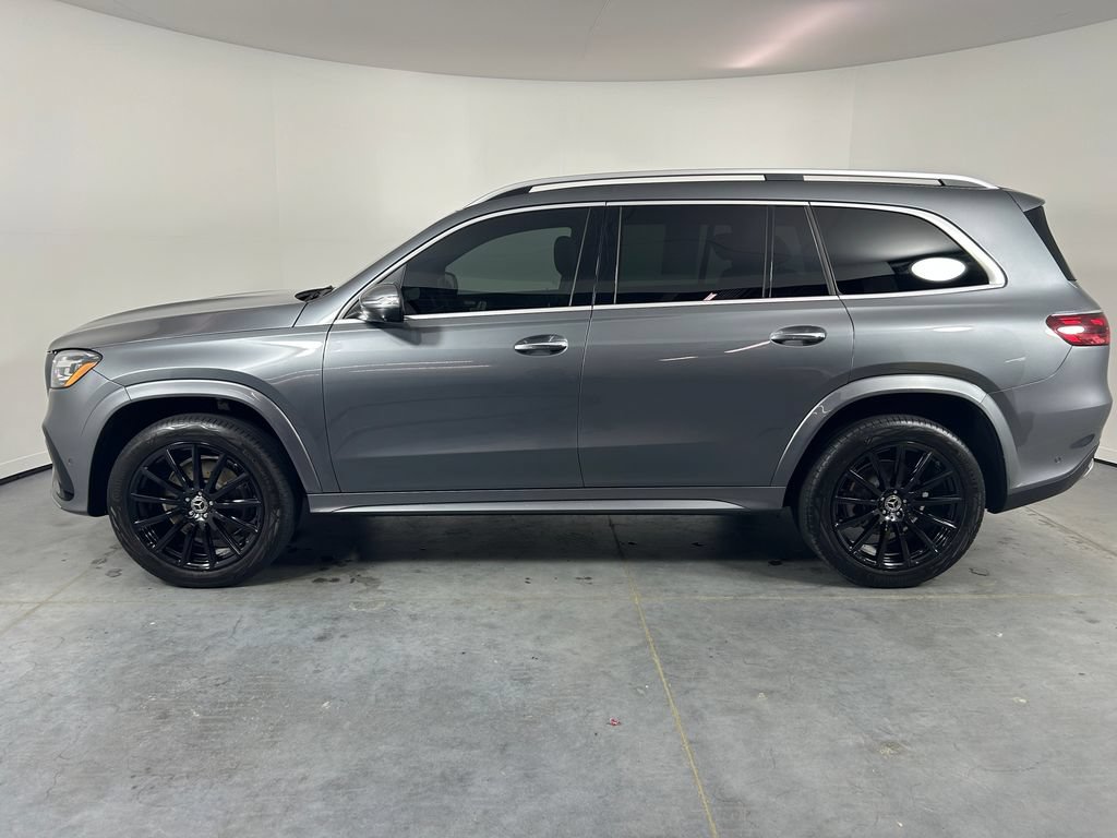 Used 2025 Mercedes-Benz GLS 450 4MATIC image 2