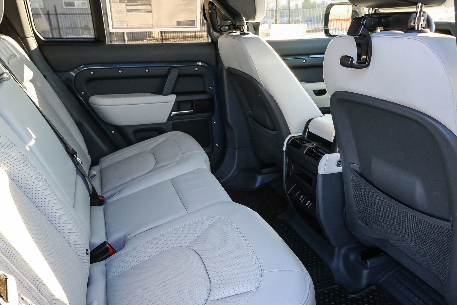 New 2026 Land Rover Defender 110 X-Dynamic SE image 19