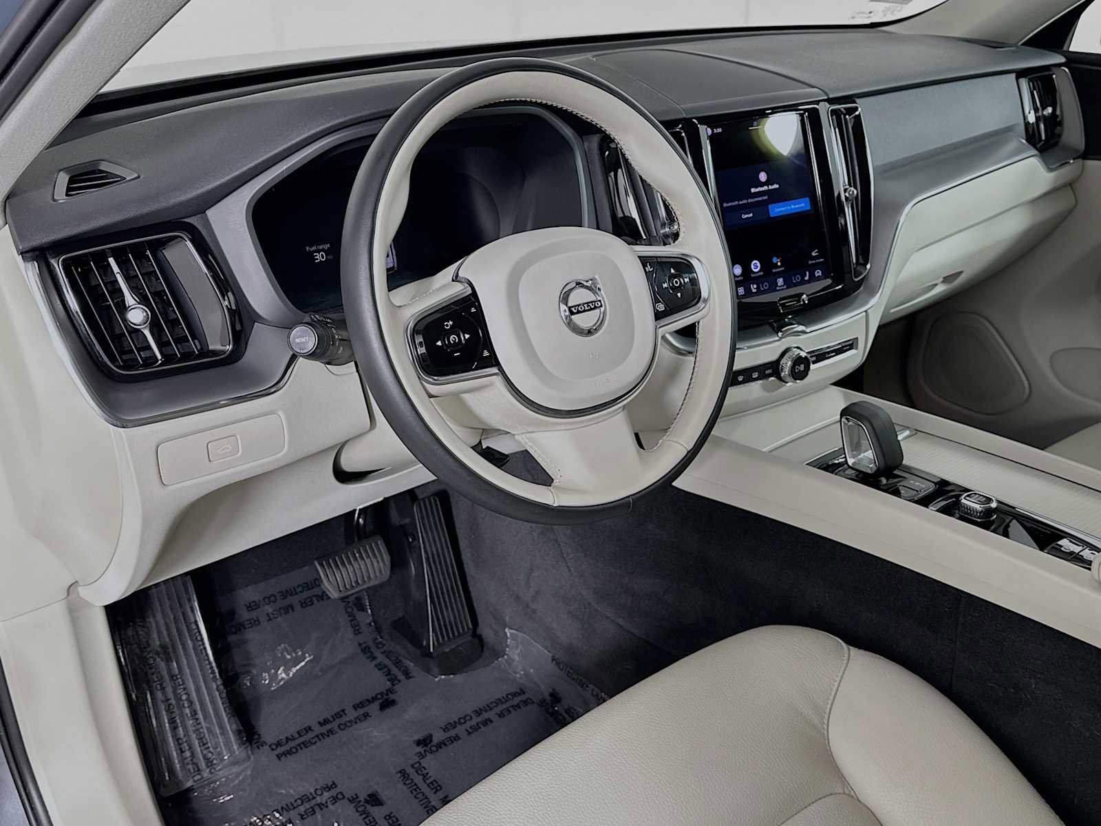 Used 2023 Volvo XC60 B5 Core w/ Climate Package FWD image 9