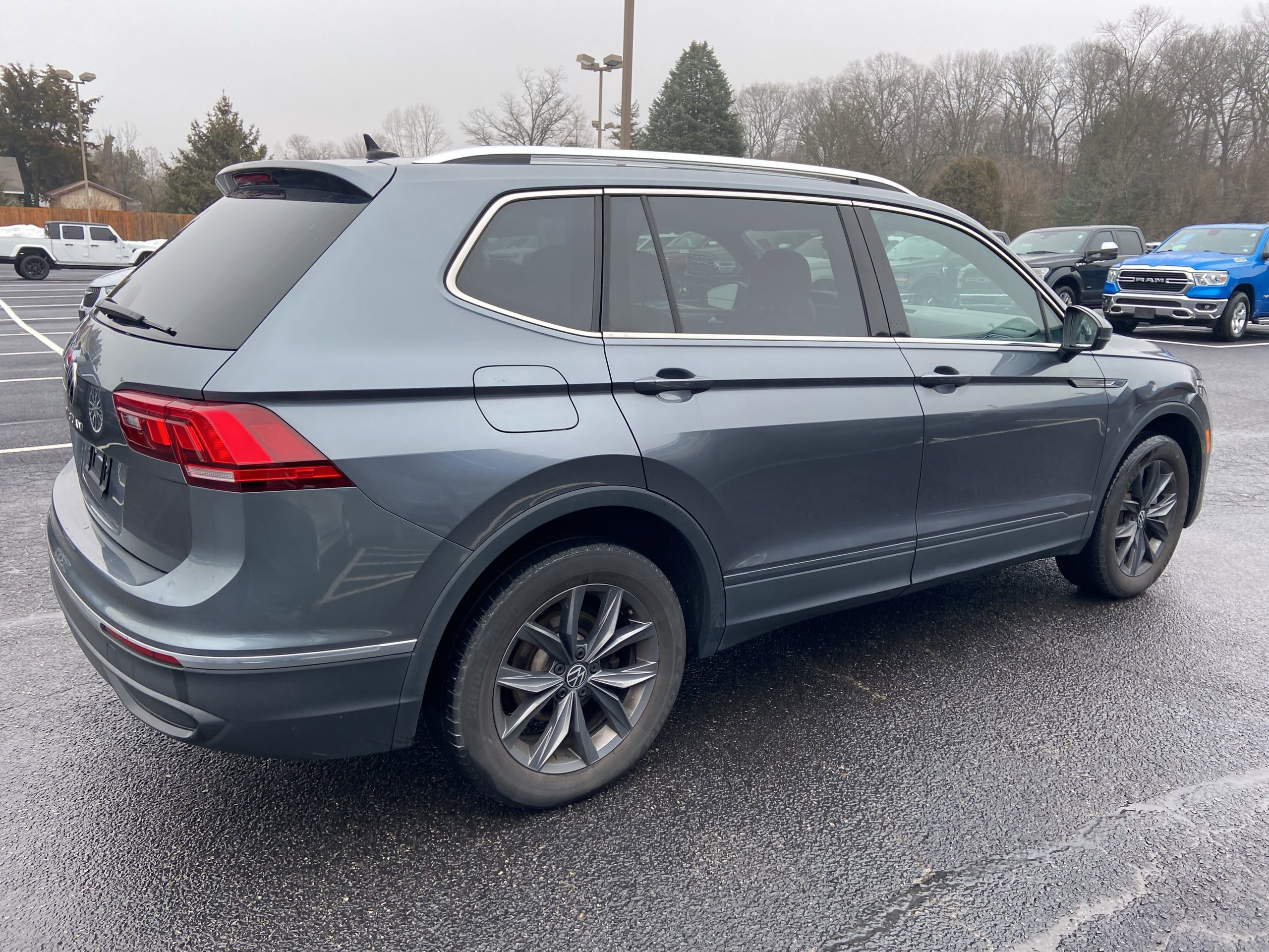 Used 2022 Volkswagen Tiguan SE FWD image 6