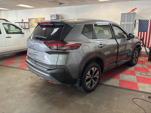 Used 2023 Nissan Rogue SV w/ SV Premium B Package image 4