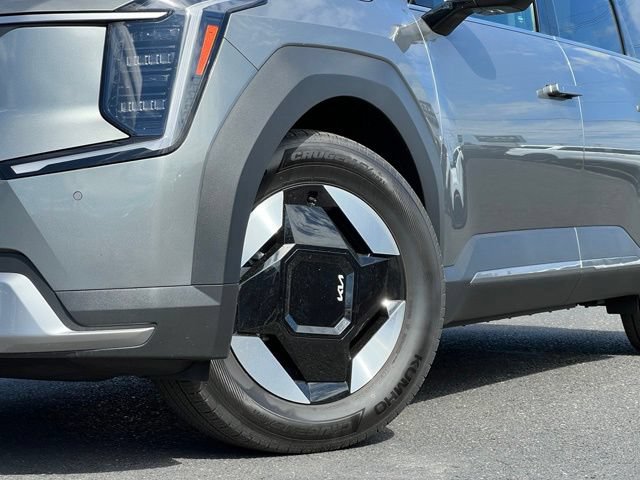 Certified 2024 Kia EV9 Light RWD image 2