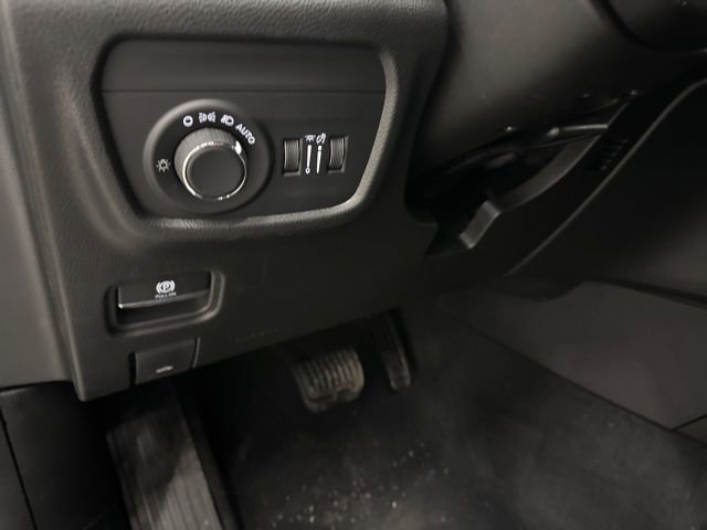 New 2026 Jeep Grand Cherokee Altitude image 11