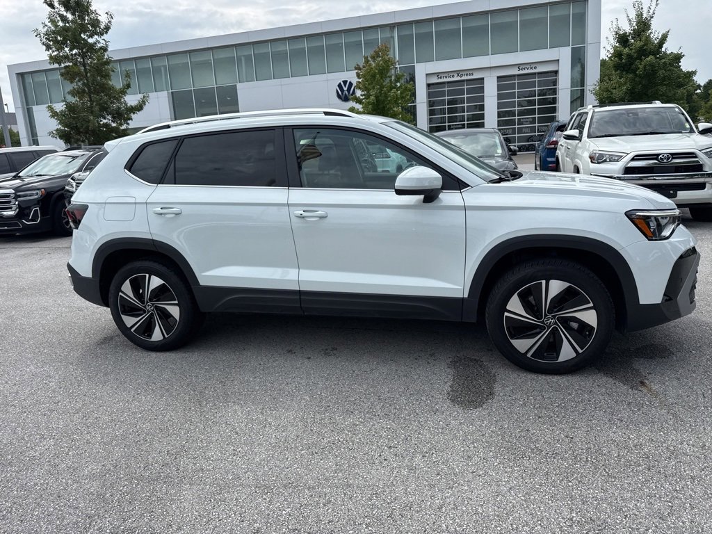 Used 2025 Volkswagen Taos SE image 2