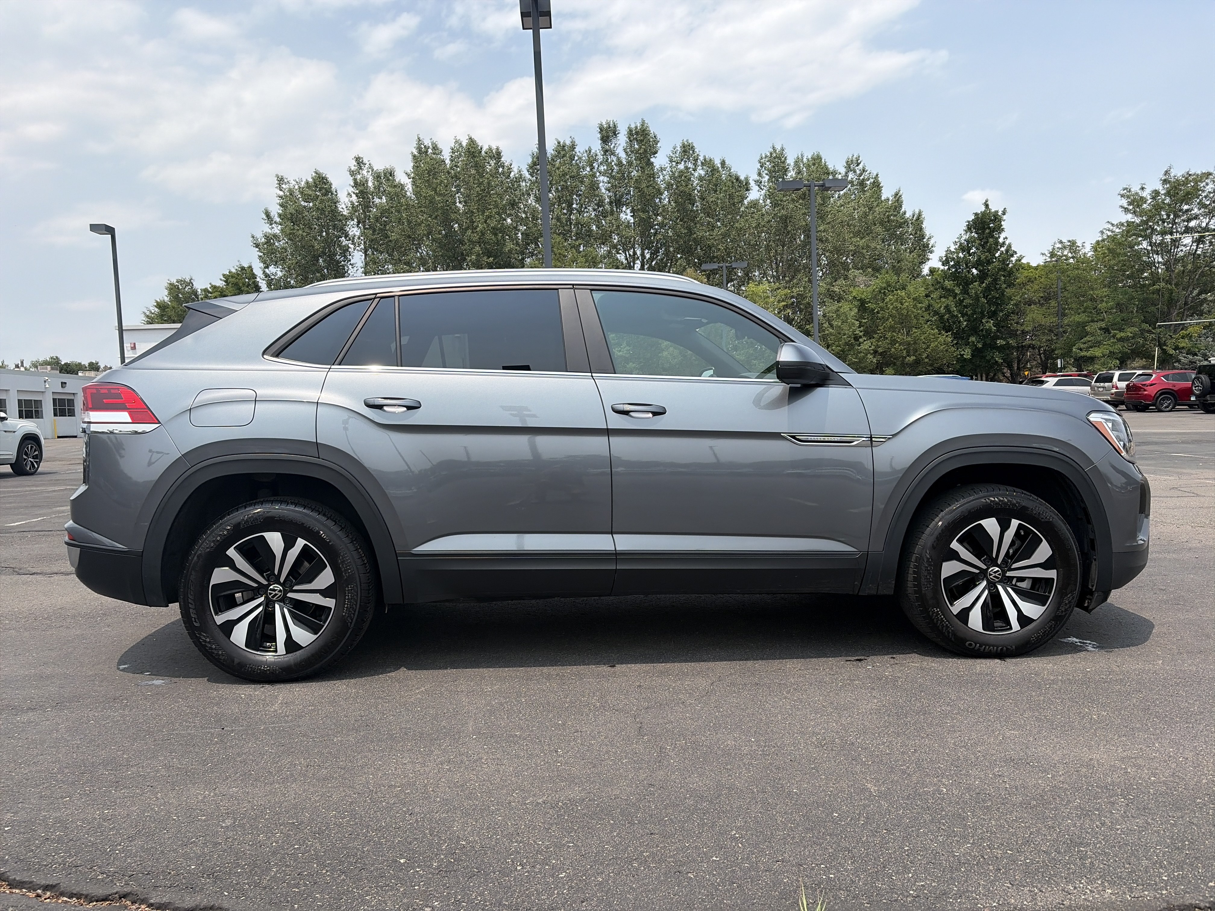 Used 2024 Volkswagen Atlas Cross Sport SE AWD/4WD image 7