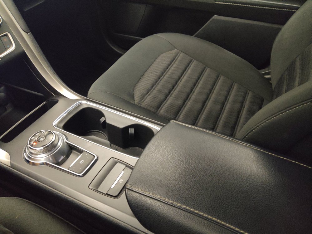 Used 2019 Ford Fusion SE FWD image 26
