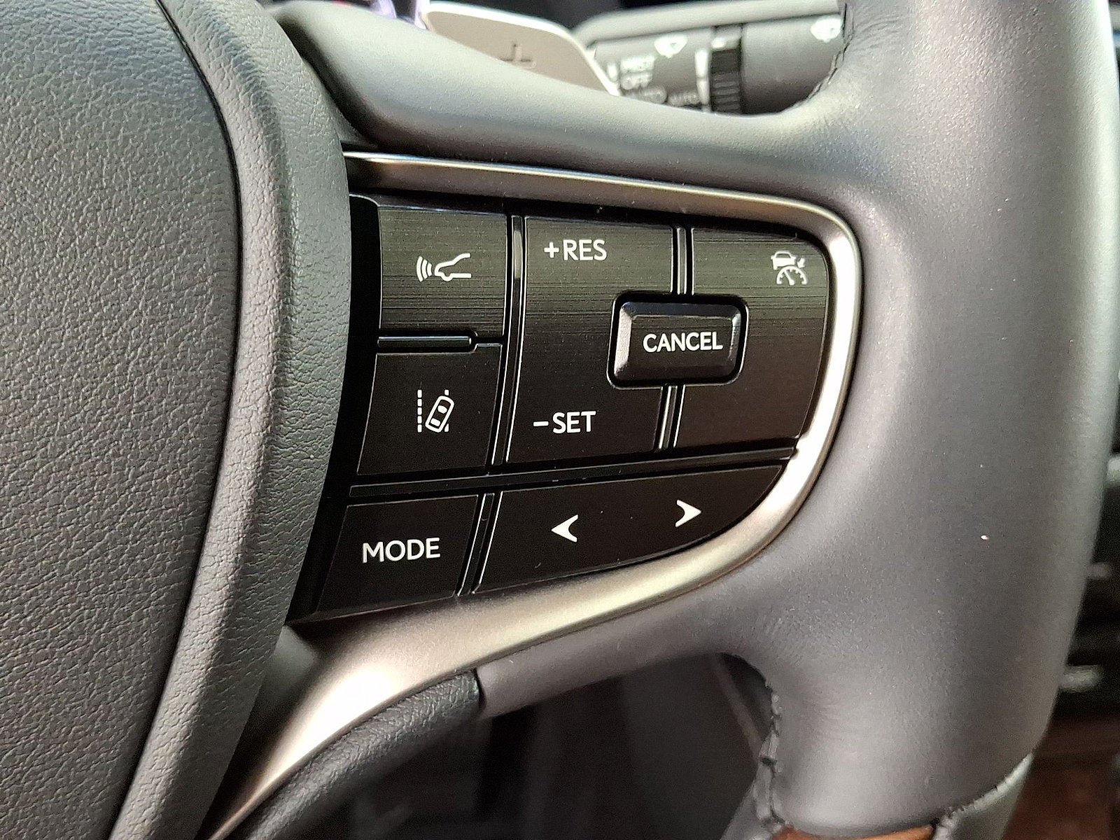 Used 2022 Lexus ES 300h w/ Luxury Package FWD image 10