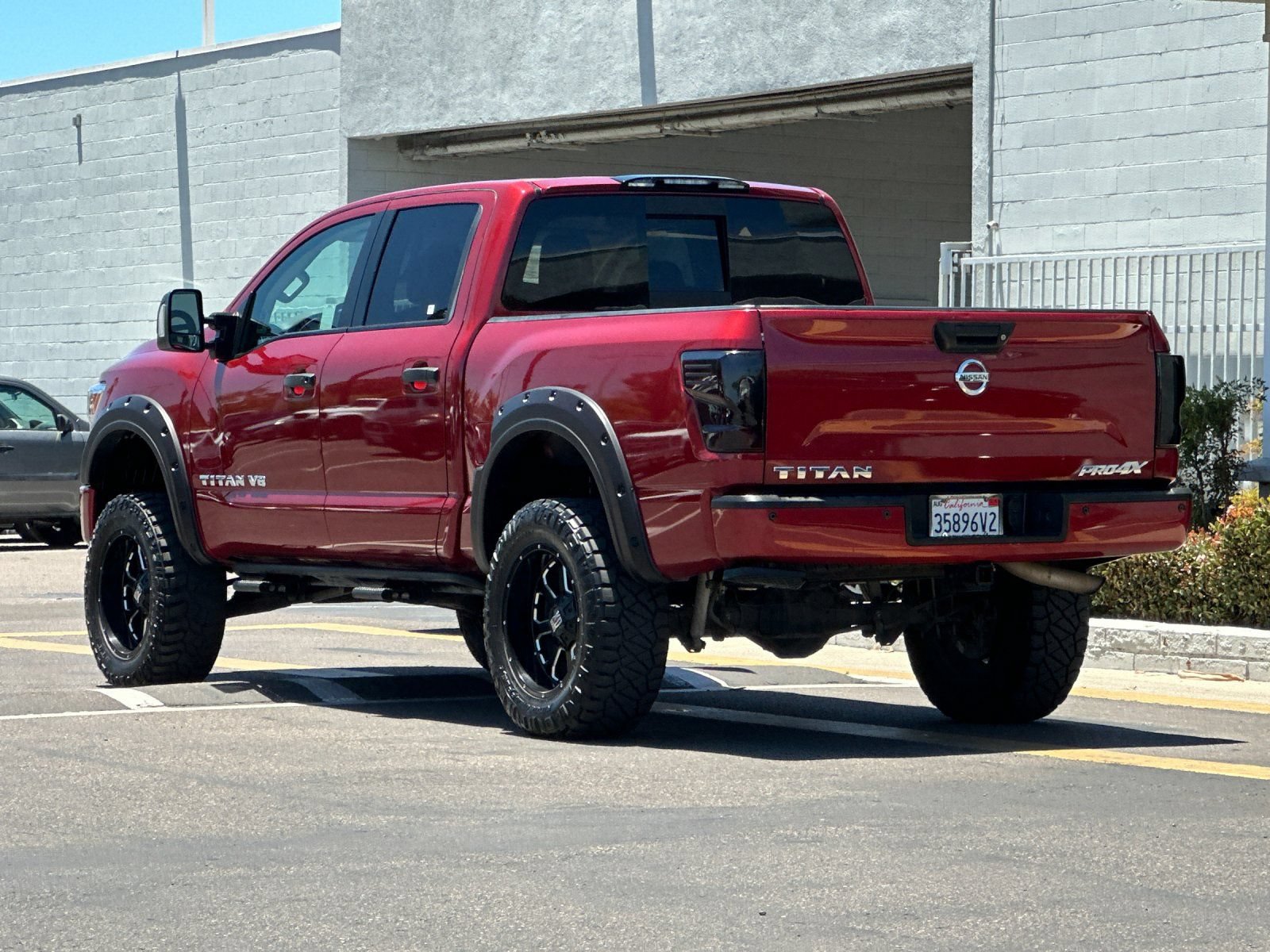 Used 2018 Nissan Titan PRO-4X w/ Pro-4x Utility Package AWD/4WD image 3