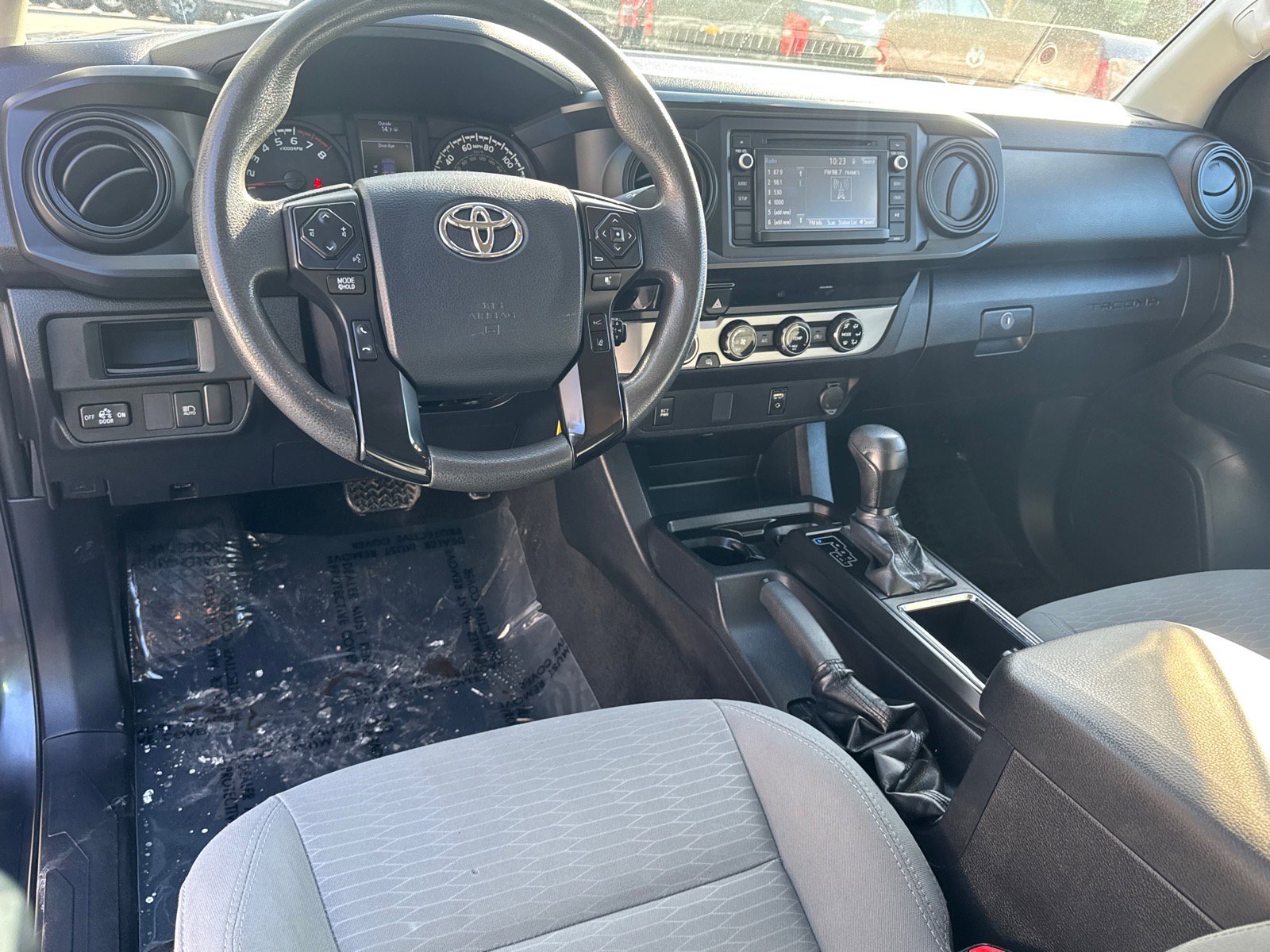 Used 2018 Toyota Tacoma SR image 10