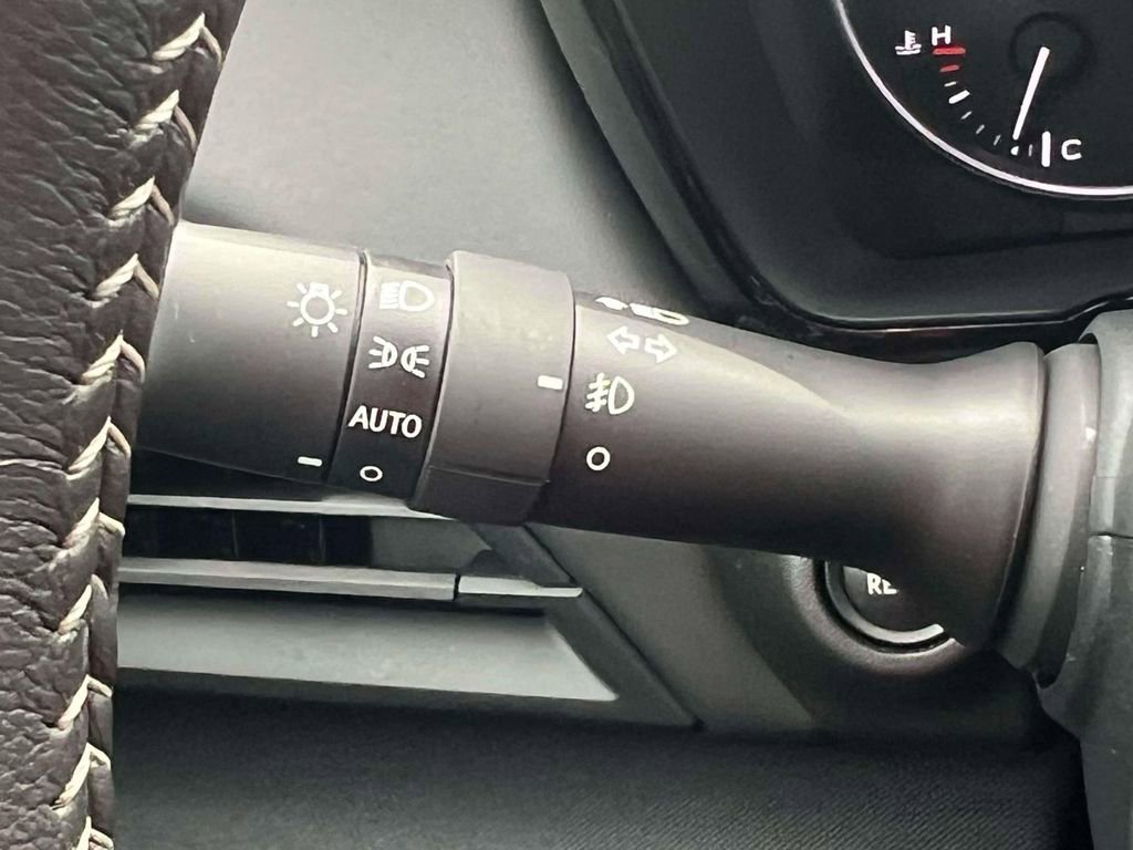 Used 2025 Subaru Outback Premium w/ Popular Package #1A image 18