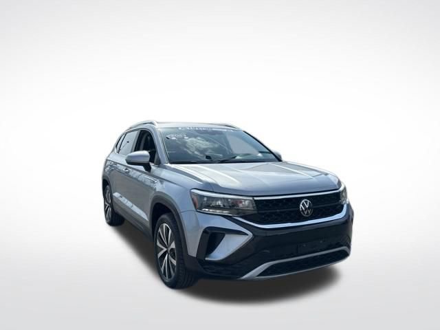 Used 2023 Volkswagen Taos SE FWD image 1