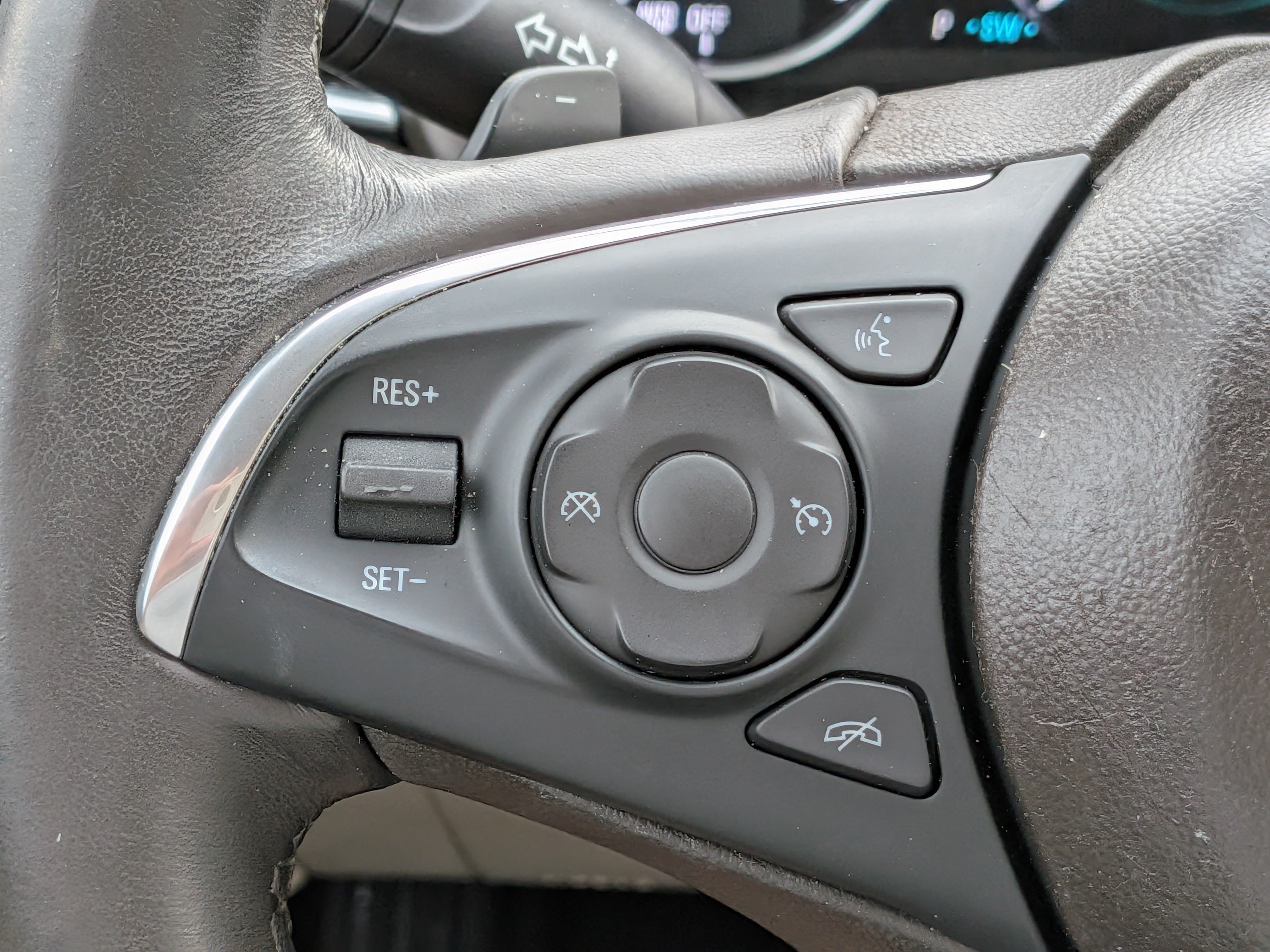 Certified 2018 Buick LaCrosse Essence w/ Sights and Sounds Package FWD image 23