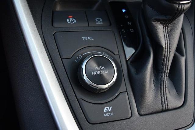 Used 2025 Toyota RAV4 XLE image 16