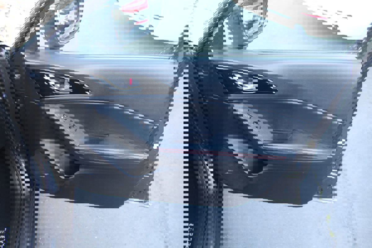 Used 2014 MAZDA MAZDA3 i Grand Touring image 19