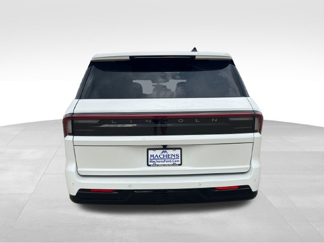 New 2027 Lincoln Navigator Reserve AWD/4WD image 5