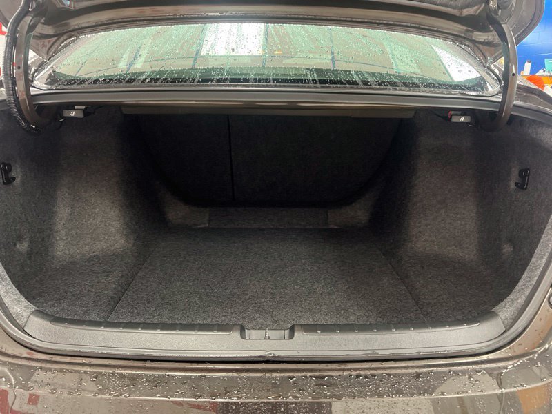 Used 2018 Honda Accord Touring image 8