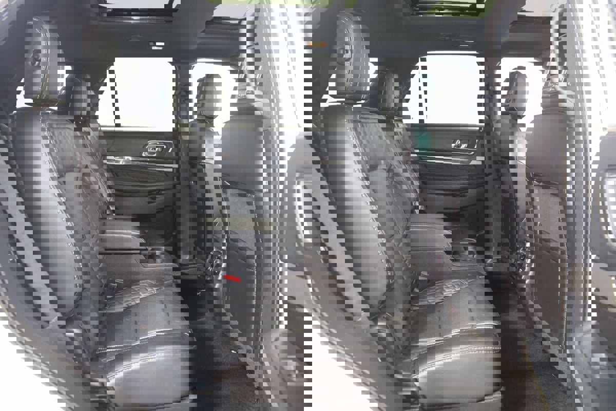 Used 2016 Ford Explorer Platinum image 15