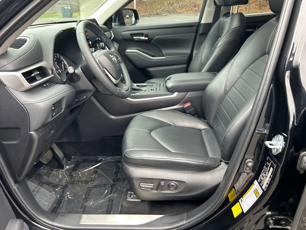 Used 2022 Toyota Highlander XLE image 17