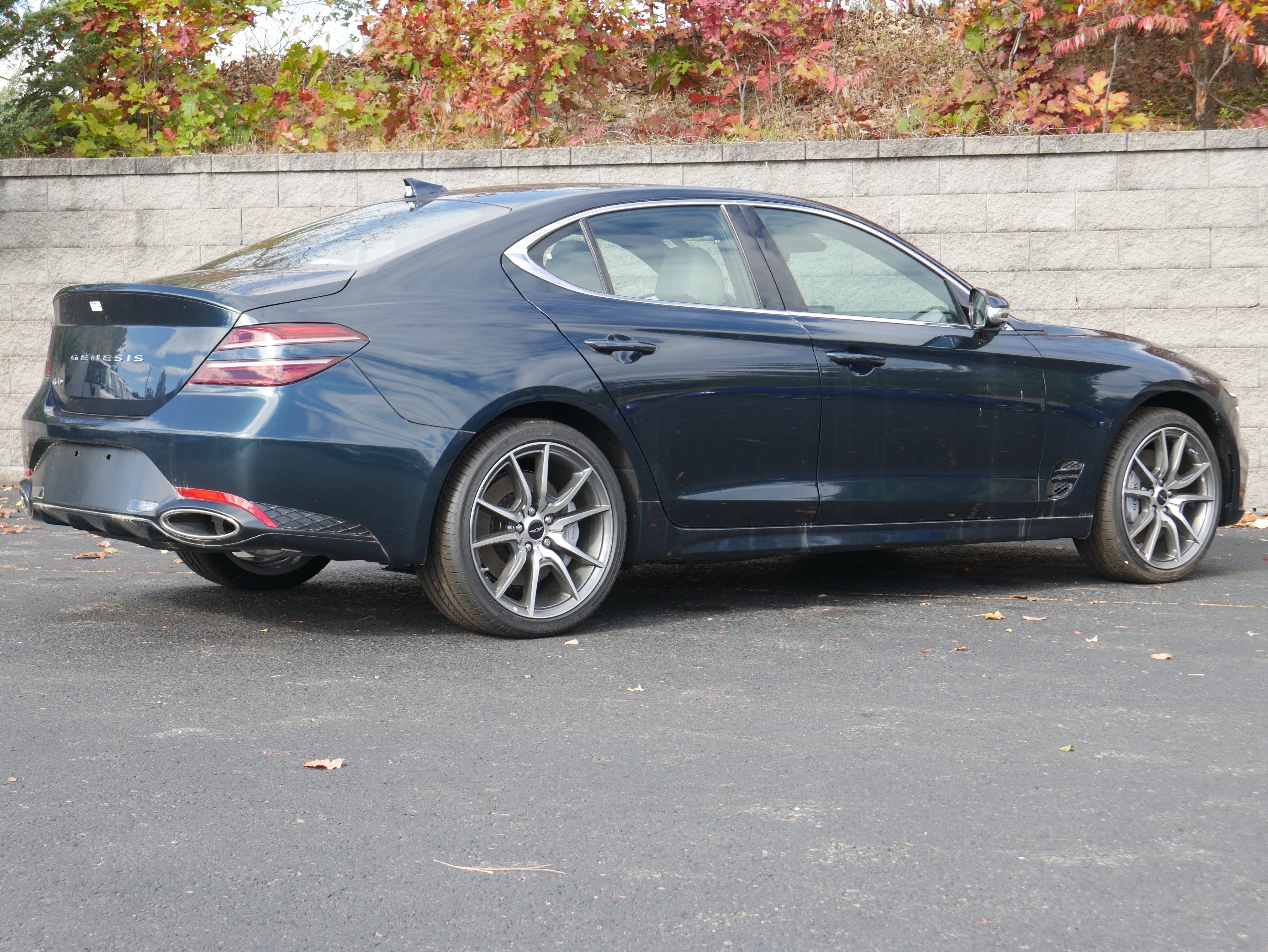 Used 2025 Genesis G70 2.5T image 7