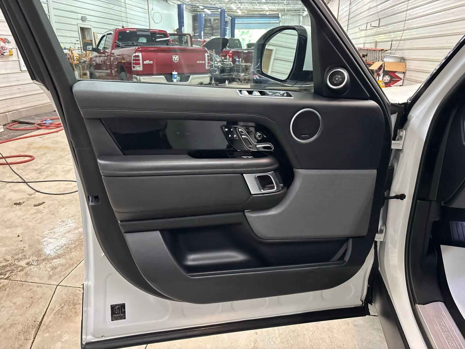 Used 2018 Land Rover Range Rover AWD/4WD image 11
