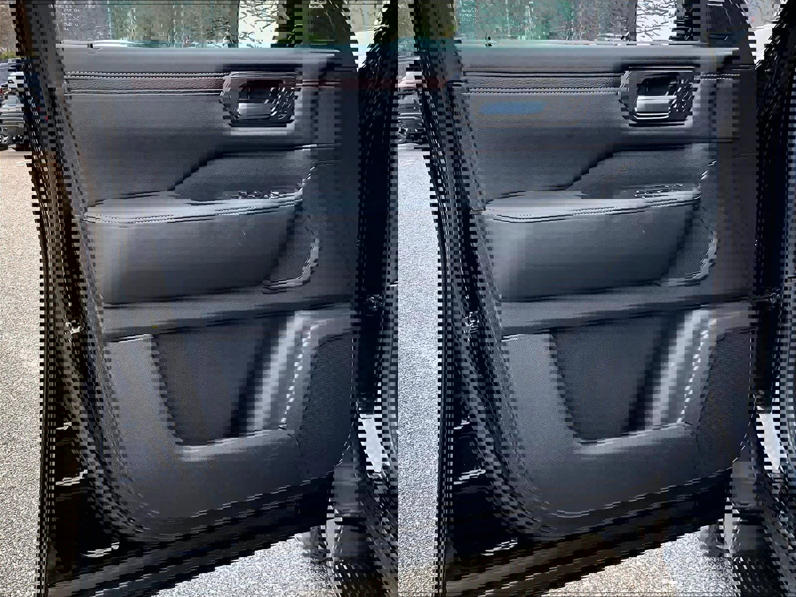 Certified 2025 Nissan Armada SL image 9