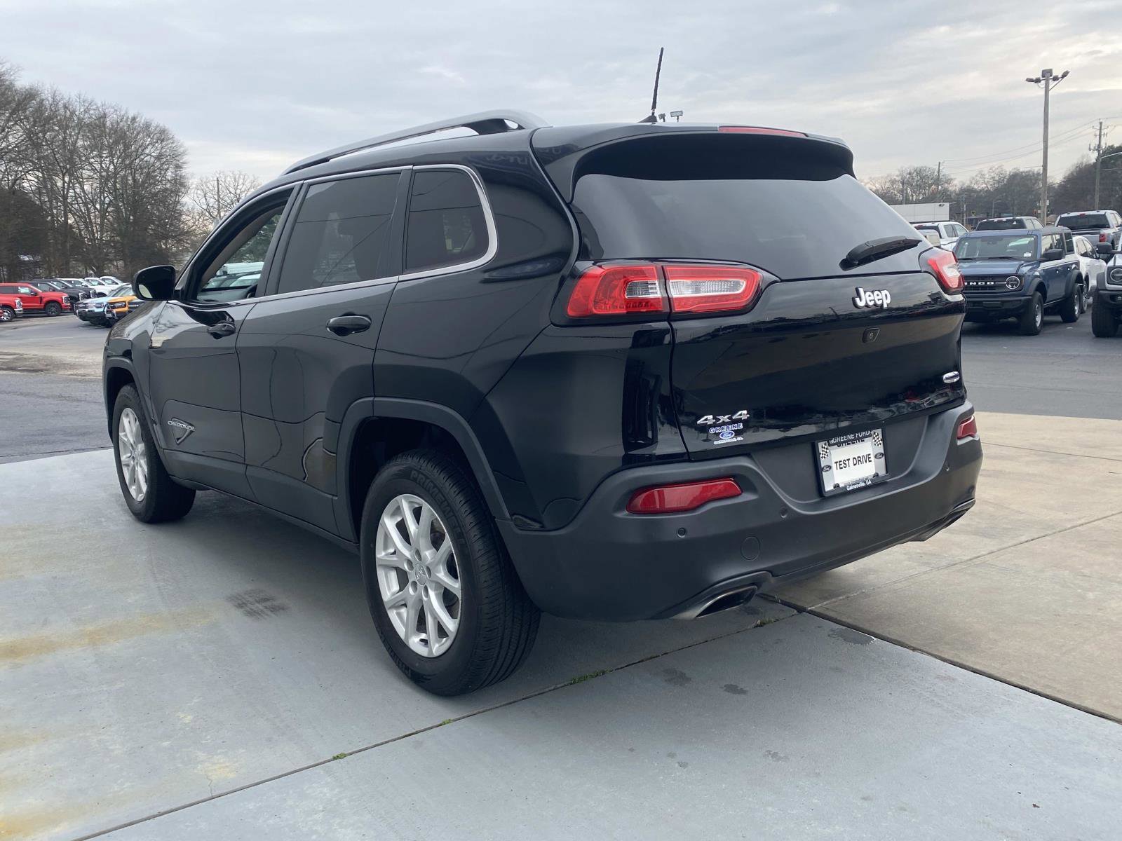 Used 2017 Jeep Cherokee Latitude w/ Safety/Convenience Group image 9