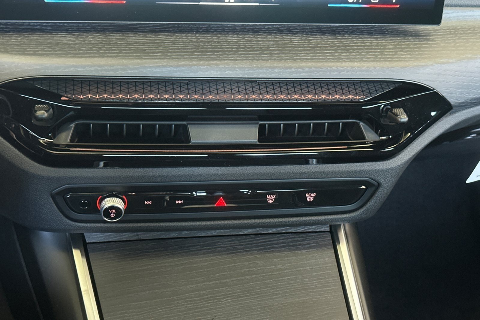 New 2026 BMW 430i Coupe w/ Parking Assistance Package RWD image 19