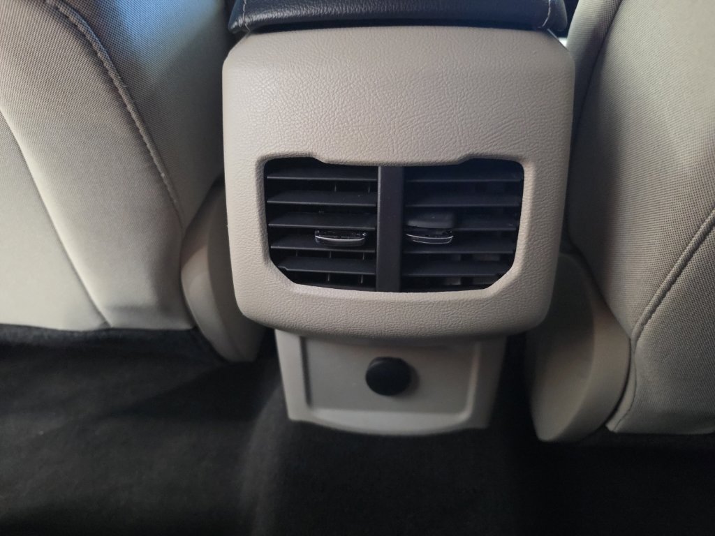 Used 2020 Ford Fusion SE FWD image 37