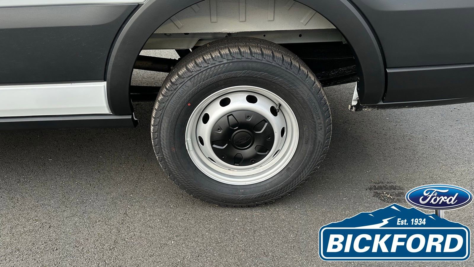 New 2026 Ford Transit 150 148 Medium Roof w/ Load Area Protection Package RWD image 18