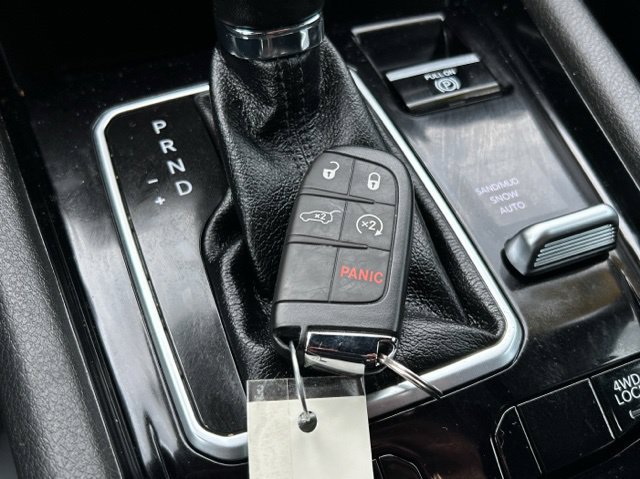 Used 2025 Jeep Compass Latitude w/ Convenience Group AWD/4WD image 52