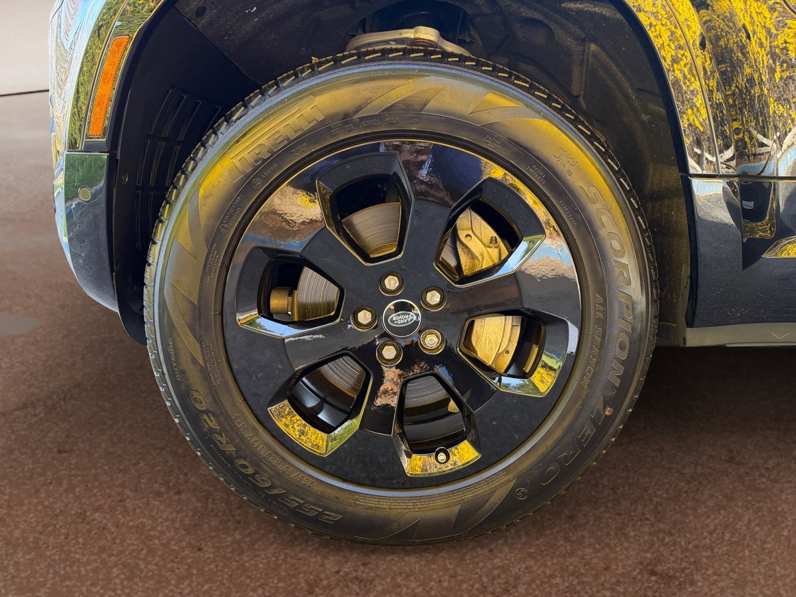 Certified 2024 Land Rover Defender 110 X-Dynamic SE image 9