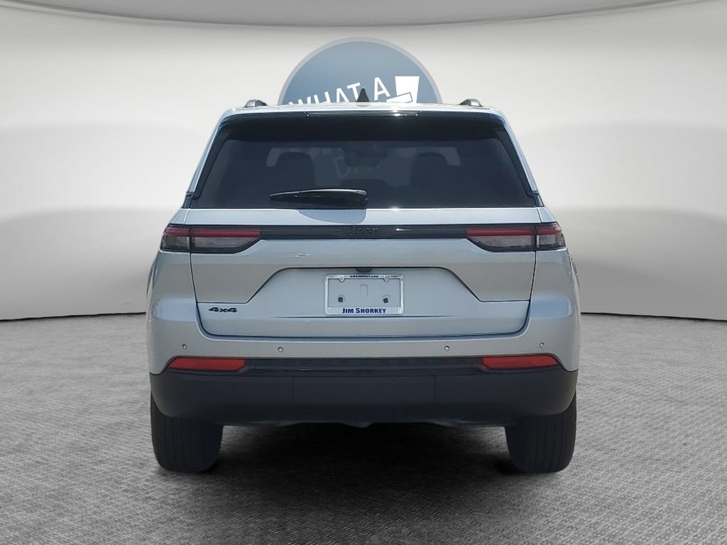 Used 2025 Jeep Grand Cherokee Altitude AWD/4WD image 5