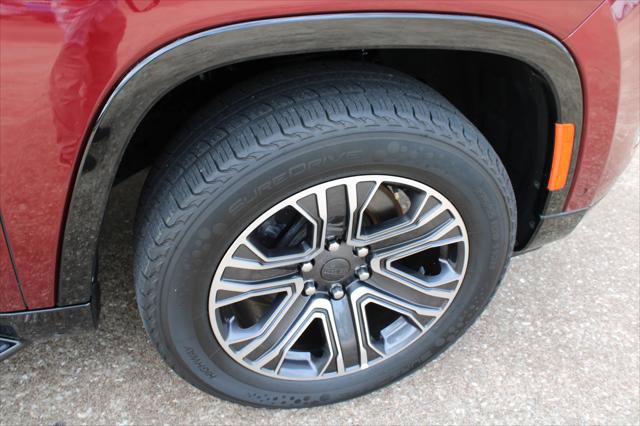 Certified 2024 Jeep Wagoneer Series II w/ Flexible Seating Group image 13