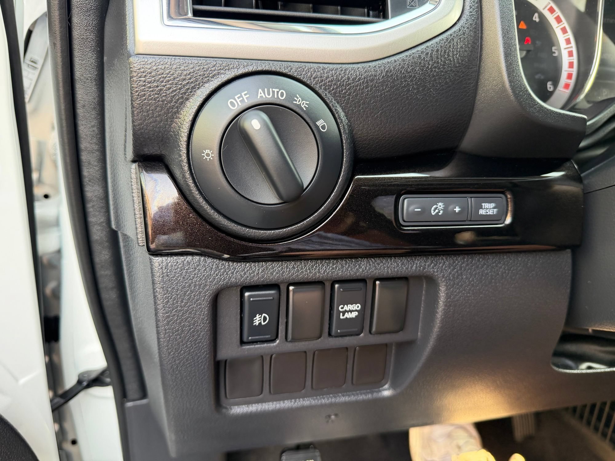 Used 2017 Nissan Titan SV AWD/4WD image 19