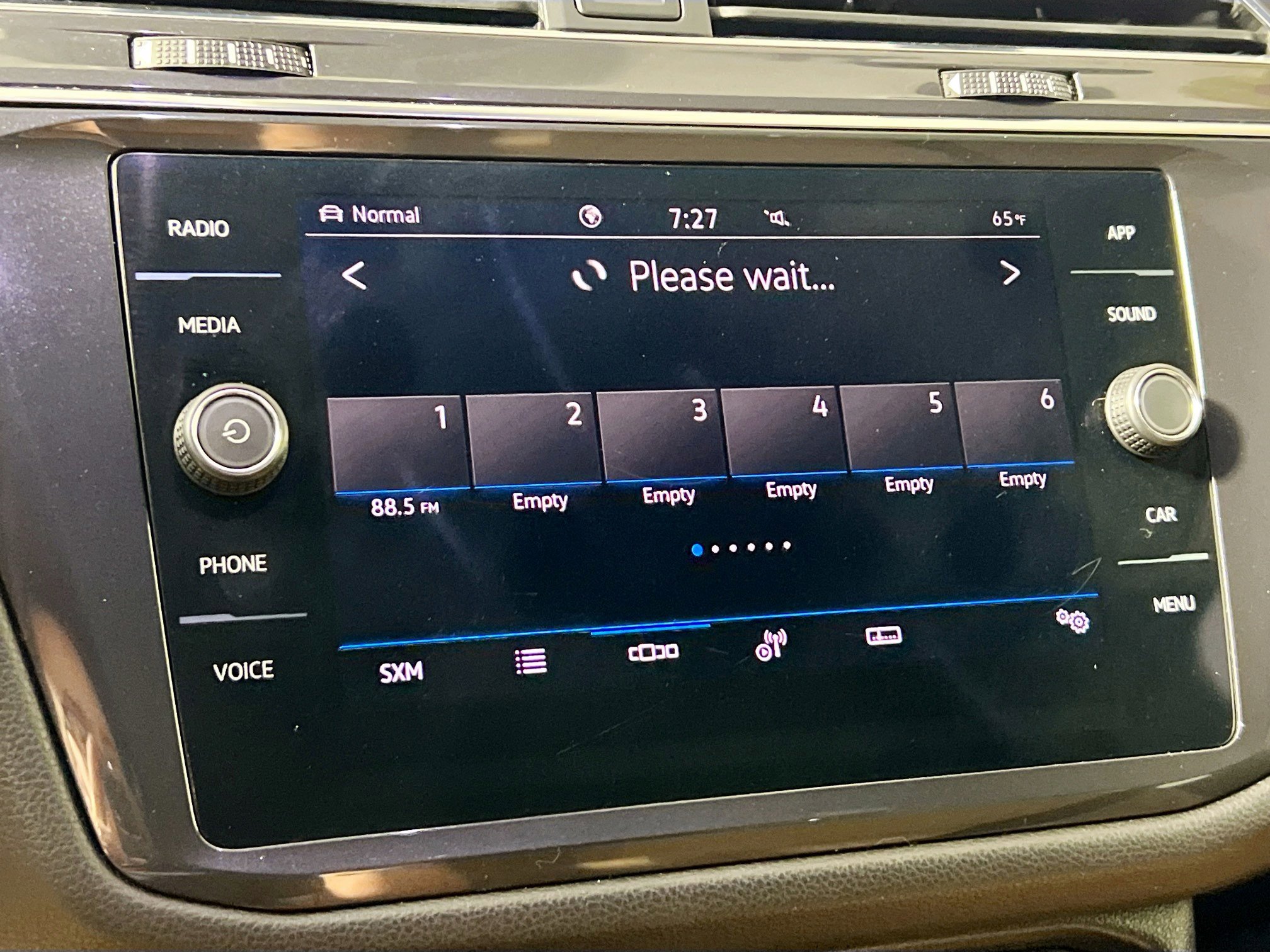 Used 2023 Volkswagen Tiguan SE AWD/4WD image 28