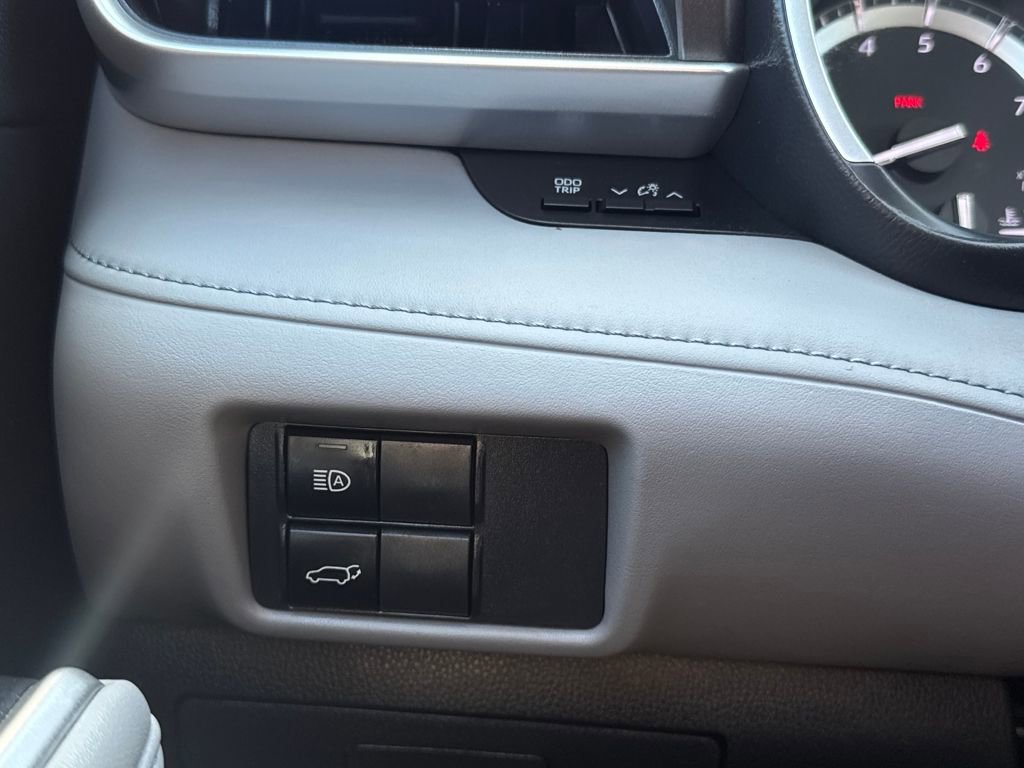 Used 2022 Toyota Highlander XLE image 32