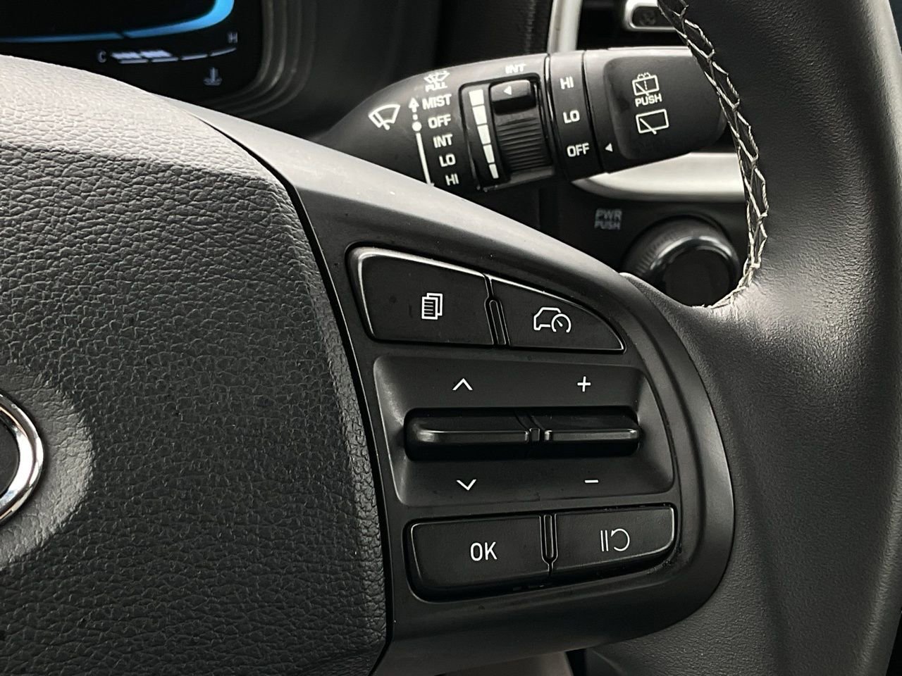 Used 2025 Hyundai Venue SEL image 26