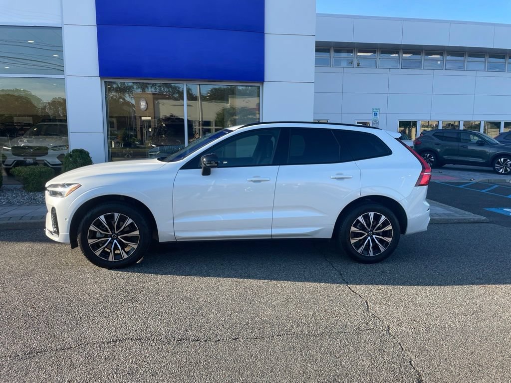 Used 2024 Volvo XC60 B5 Plus AWD/4WD image 2